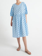 Plus Size Sommerkleid mit gepunktetem V-Ausschnitt und plissierten kurzen Ärmeln